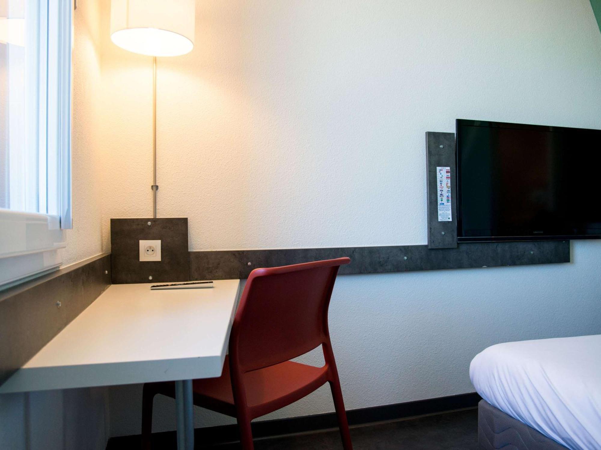 Ibis Budget Archamps Porte De Geneve Exterior foto