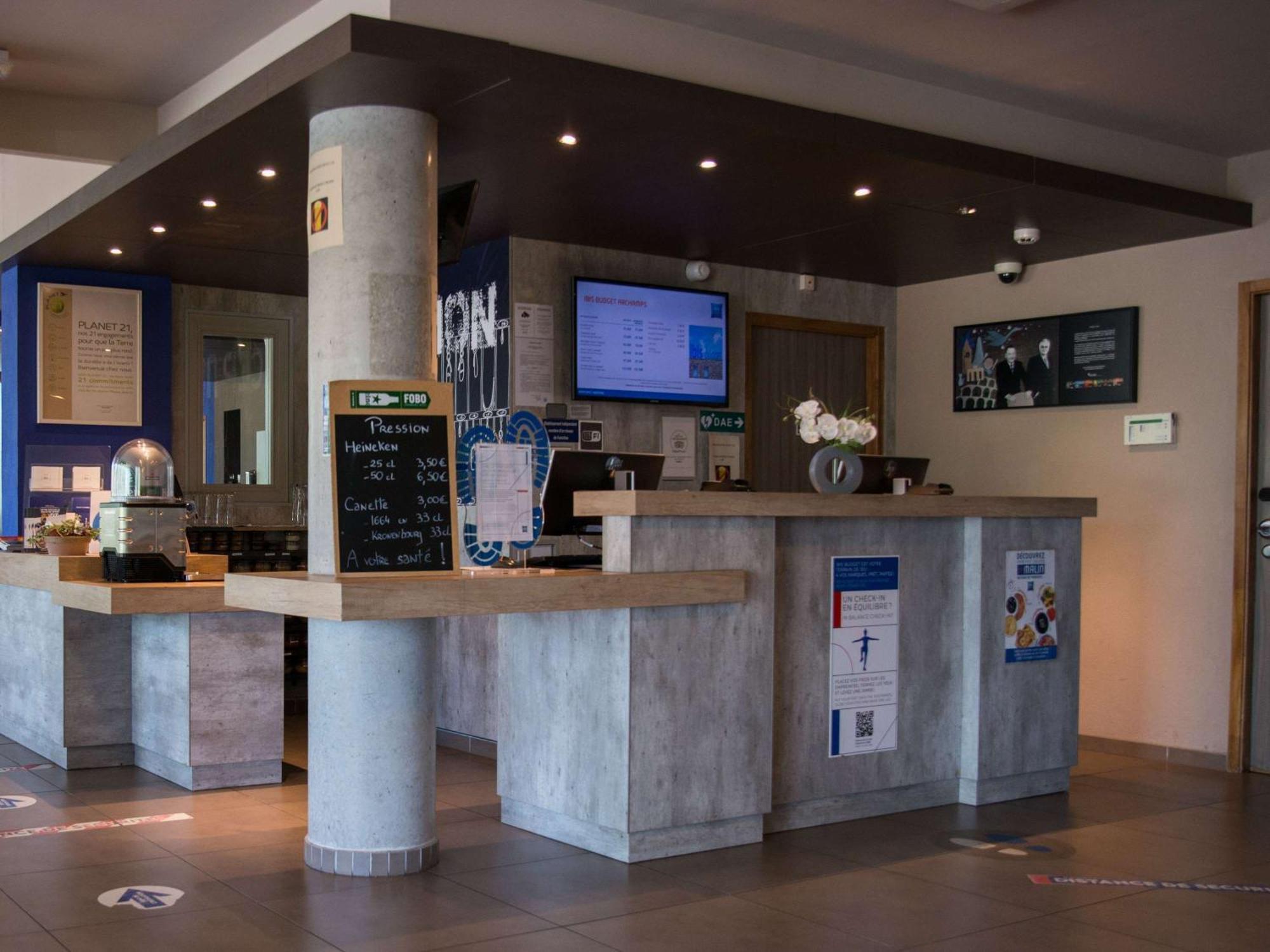 Ibis Budget Archamps Porte De Geneve Exterior foto