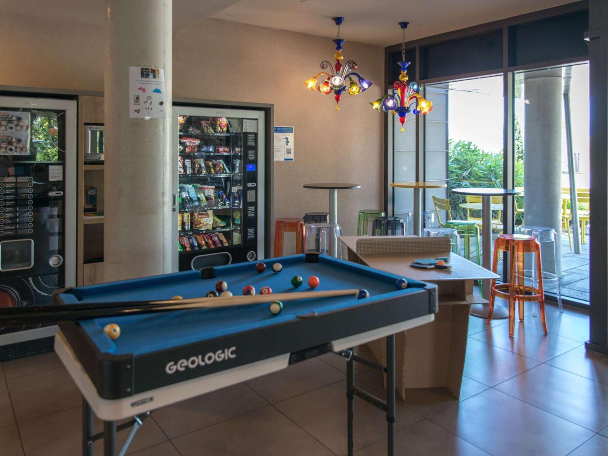Ibis Budget Archamps Porte De Geneve Exterior foto