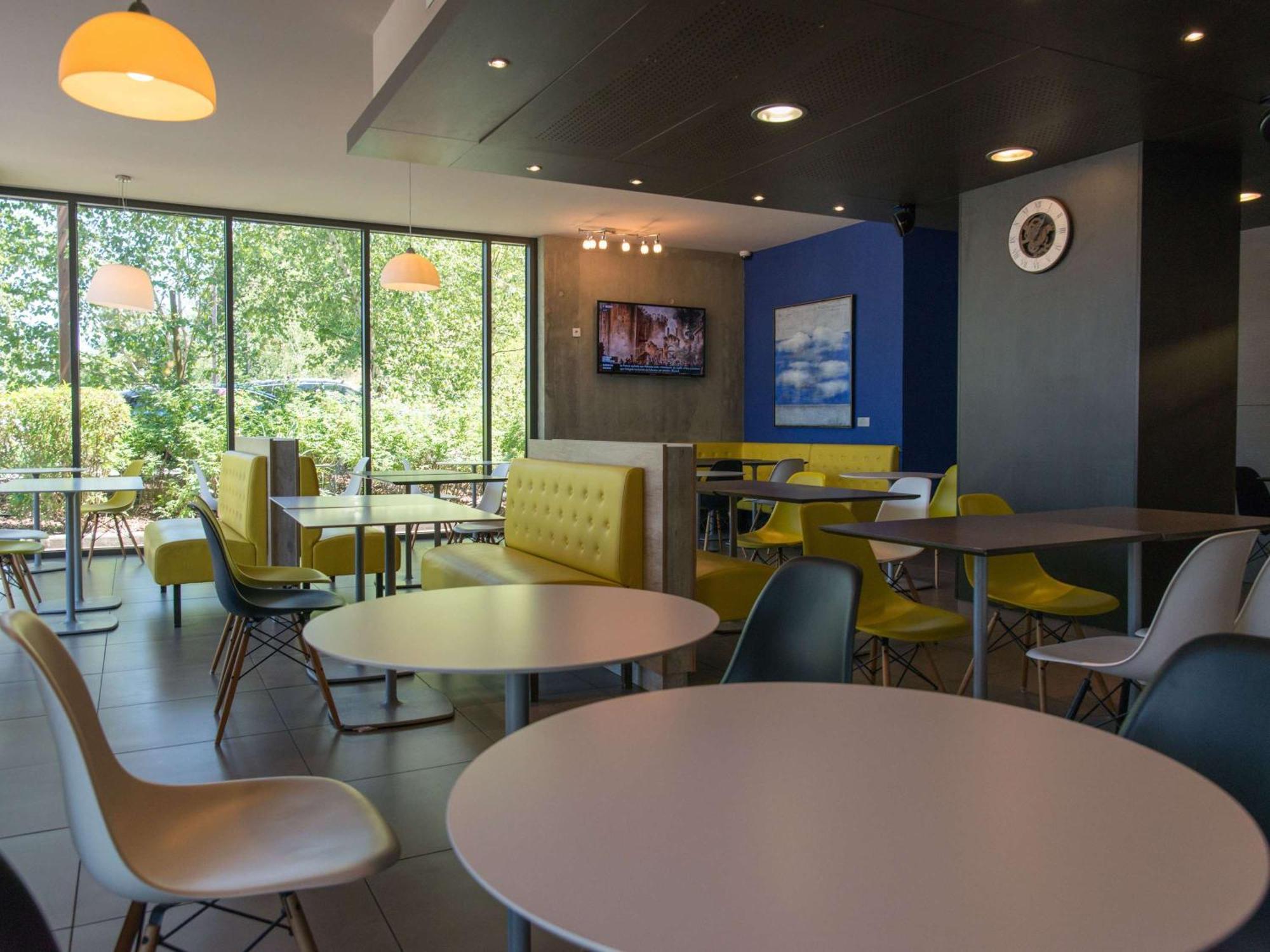 Ibis Budget Archamps Porte De Geneve Exterior foto